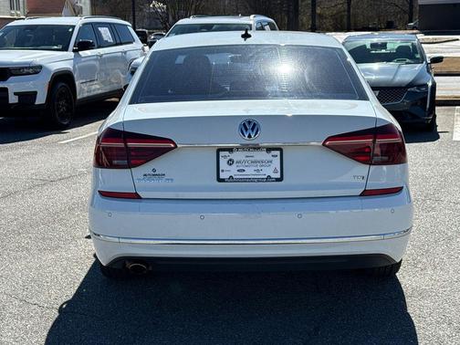 2017 Volkswagen Passat 1.8T SE w/Technology