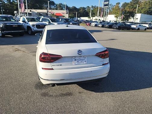 2017 Volkswagen Passat 1.8T SE w/Technology