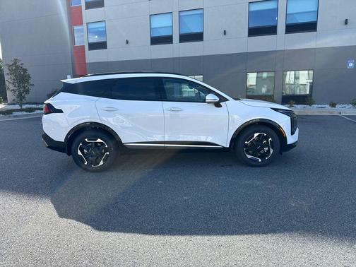 Glacial White Pearl 2026 Kia Sportage SX