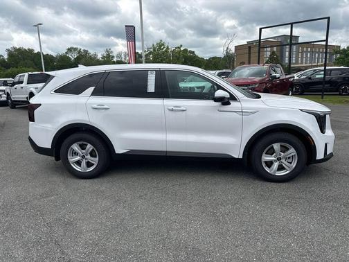 2025 Kia Sorento LX