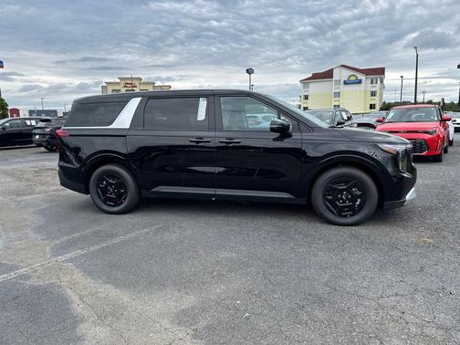 2025 Kia Carnival LXS