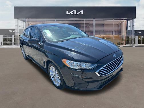 Black 2019 Ford Fusion SE