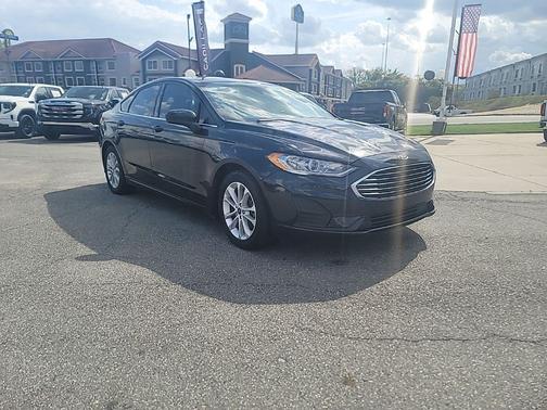 Black 2019 Ford Fusion SE
