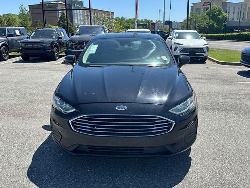 Black 2019 Ford Fusion SE