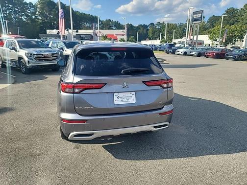 2024 Mitsubishi Outlander SE