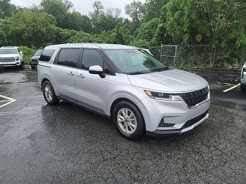 2023 Kia Carnival LX