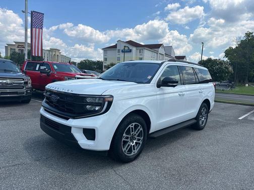 Oxford White 2025 Ford Expedition Active