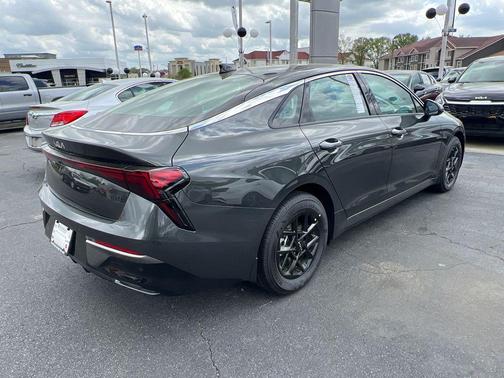 2025 Kia K5 LXS