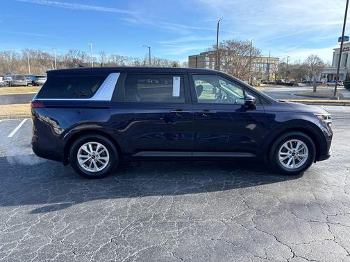 2023 Kia Carnival LX