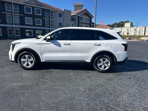 2024 Kia Sorento LX