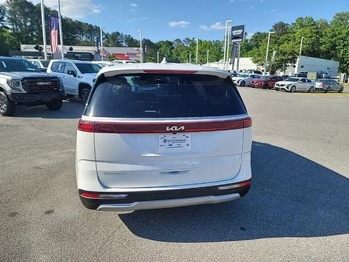 Snow White Pearl 2023 Kia Carnival LX