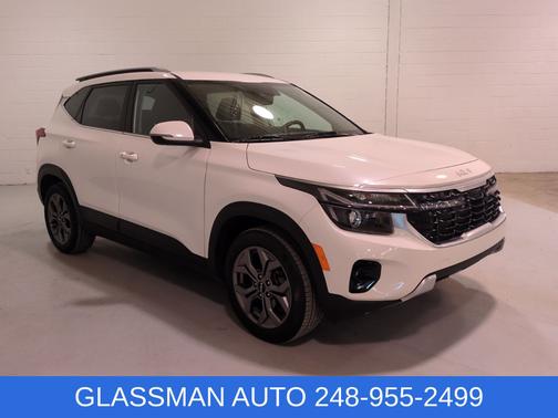 Snow White Pearl 2024 Kia Seltos S