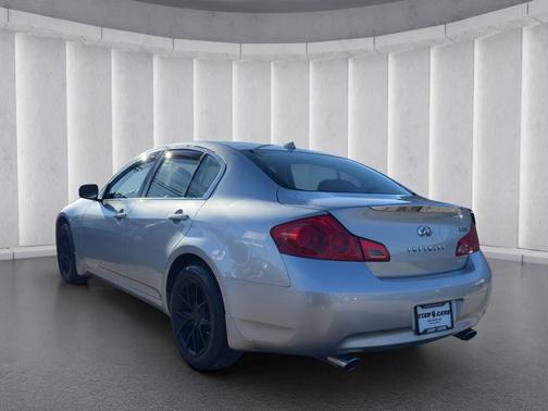 2009 INFINITI G37x Base