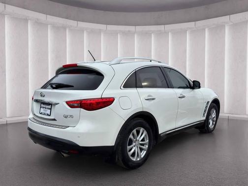 2016 INFINITI QX70 Base