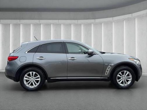 2017 INFINITI QX70 Base