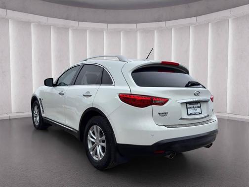 2016 INFINITI QX70 Base