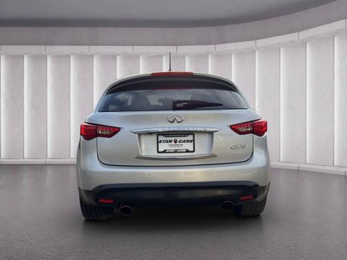 2016 INFINITI QX70 Base