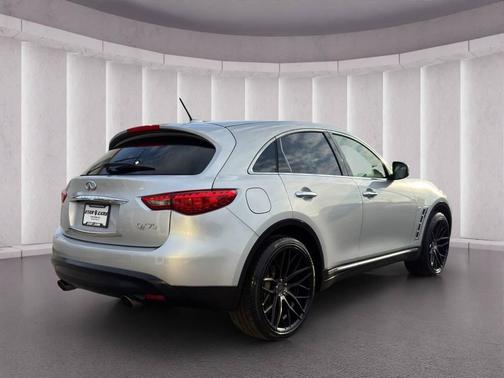 2016 INFINITI QX70 Base