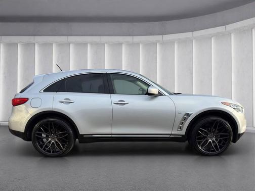 2016 INFINITI QX70 Base