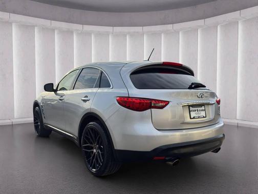 2016 INFINITI QX70 Base