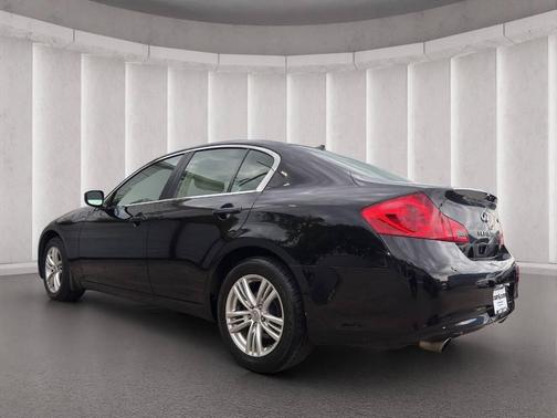 Black 2013 INFINITI G37x Base