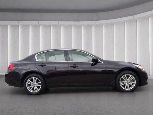 Black 2013 INFINITI G37x Base