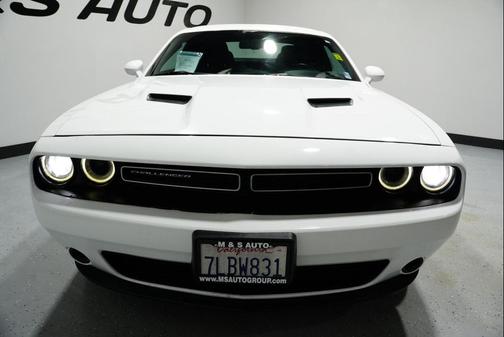 2015 Dodge Challenger SXT