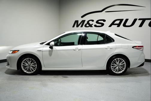 2020 Toyota Camry Hybrid XLE