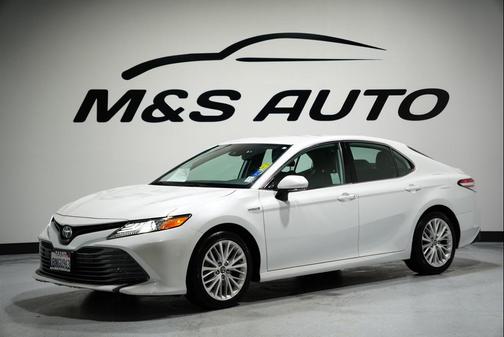 2020 Toyota Camry Hybrid XLE