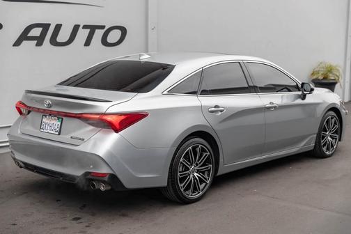 Photo 4 of 25 of 2021 Toyota Avalon Touring