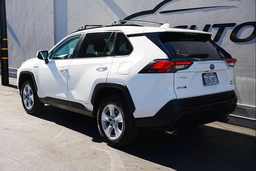 2021 Toyota RAV4 Hybrid XLE