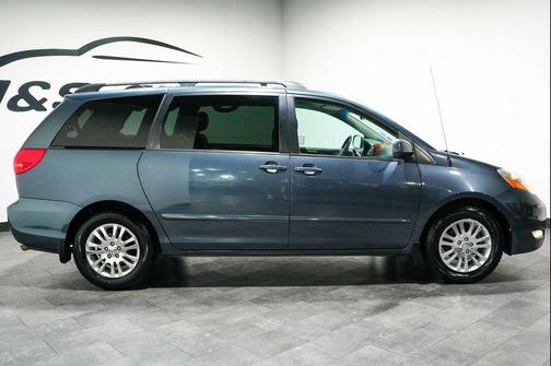 Slate Metallic 2010 Toyota Sienna XLE