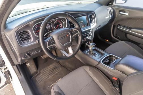 Photo 5 of 21 of 2016 Dodge Charger SXT