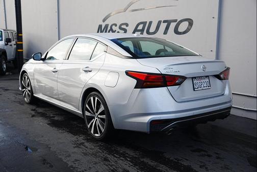 2022 Nissan Altima SR FWD