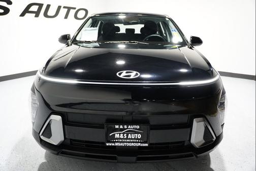 2025 Hyundai KONA SE