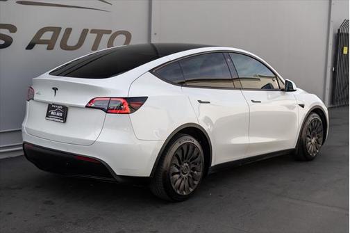 2022 Tesla Model Y Long Range Dual Motor All-Wheel Drive