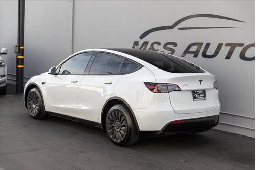 2022 Tesla Model Y Long Range Dual Motor All-Wheel Drive