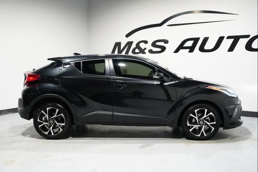 2022 Toyota C-HR XLE