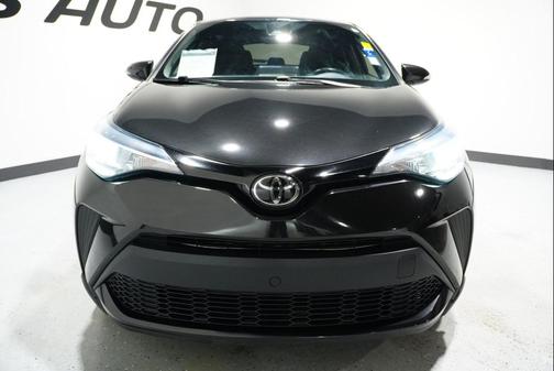 2022 Toyota C-HR XLE