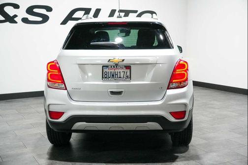 Silver Ice Metallic 2018 Chevrolet Trax LT