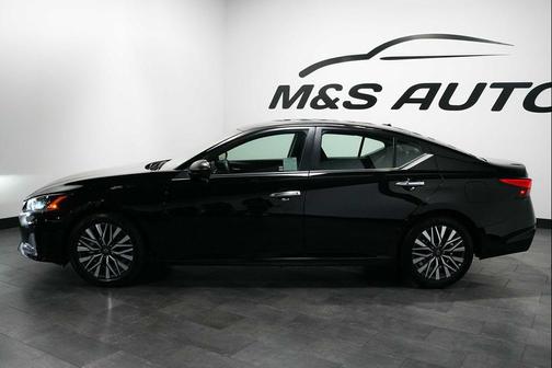 Super Black 2025 Nissan Altima SV FWD