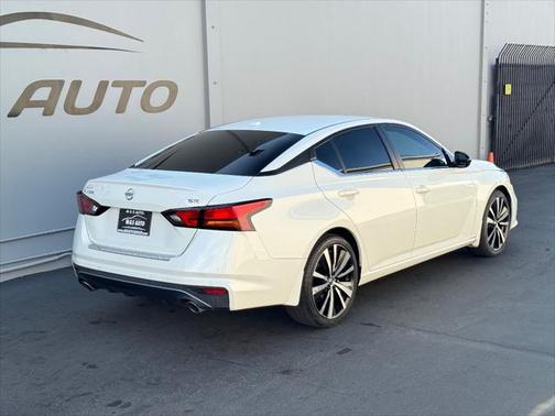 2022 Nissan Altima SR FWD