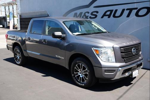 2022 Nissan Titan SV