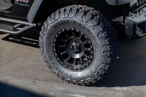 Photo 3 of 27 of 2018 Jeep Wrangler Unlimited Rubicon