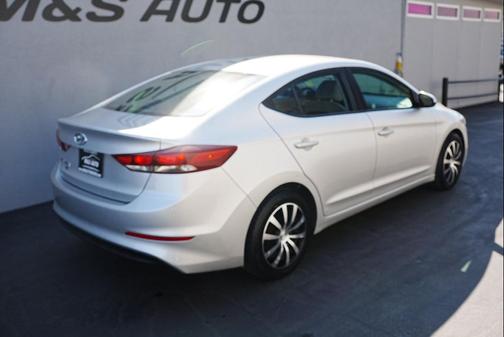 2018 Hyundai ELANTRA SE