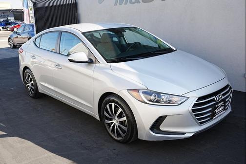 2018 Hyundai ELANTRA SE