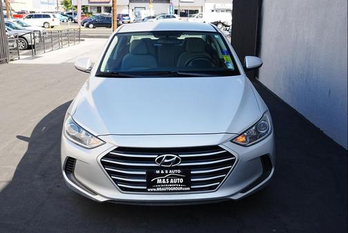 2018 Hyundai ELANTRA SE