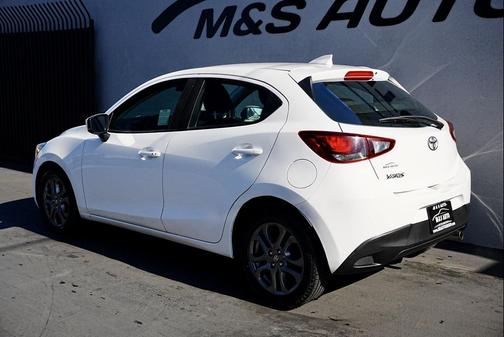 2020 Toyota Yaris Sedan LE