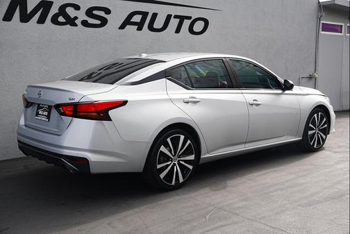 2022 Nissan Altima SR FWD
