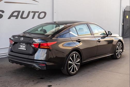 2020 Nissan Altima SR FWD